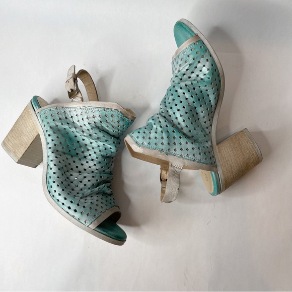 Unity in Diversity Laser Cut Leather Slouchy Sling Back Block Heel Sandal - Picture 12 of 12